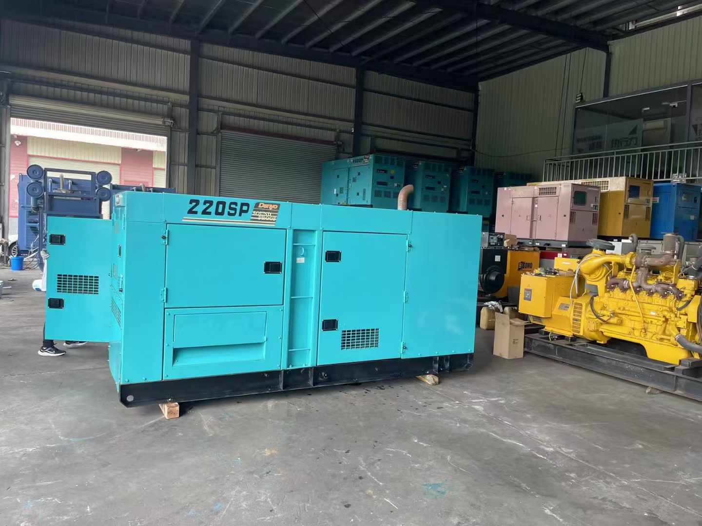 乌当柴油发电机组长期不间断运行时，如何监控其温度和压力？