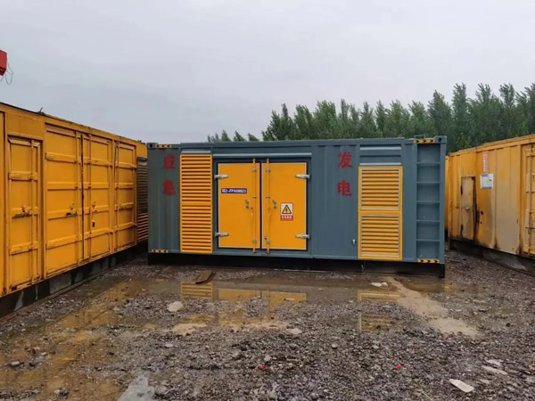 乌当柴油发电机如何判断干式空气滤清器是否需要更换？