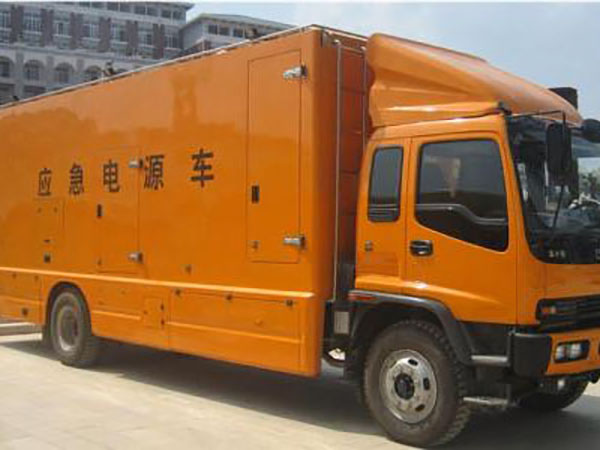 乌当冬季柴油发电机启动前，如何检查燃油系统中的积水？